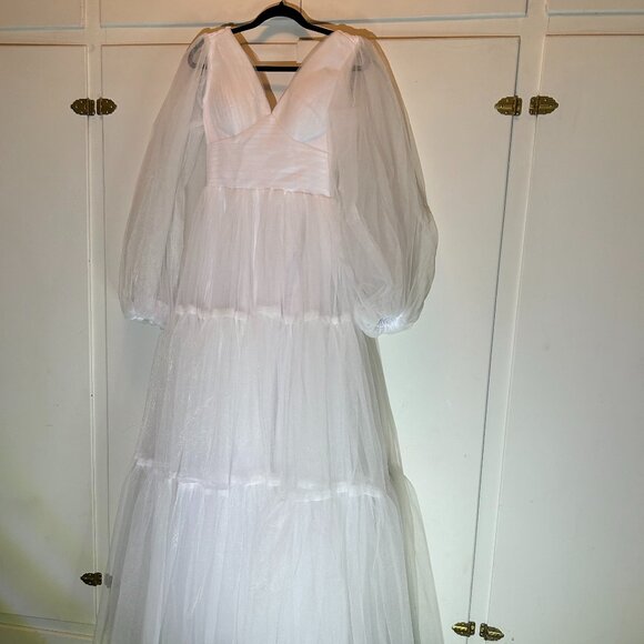 New Tulle Wedding Gown - Picture 5 of 14